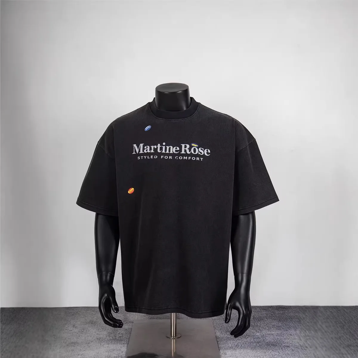 

Martine rose Washed and distressed letter sticker print loose fit women's and men's short-sleeved trendy clothing