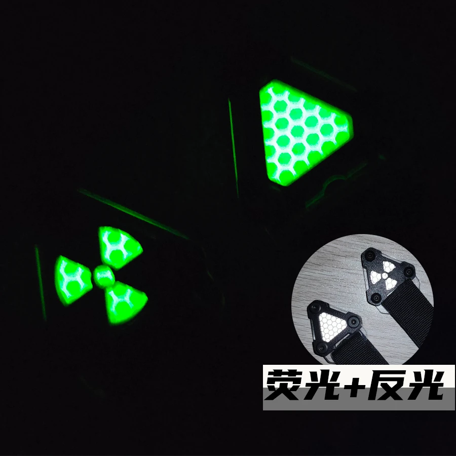 Luz reflectante triangular MOLLE para mochila táctica - imagen 4