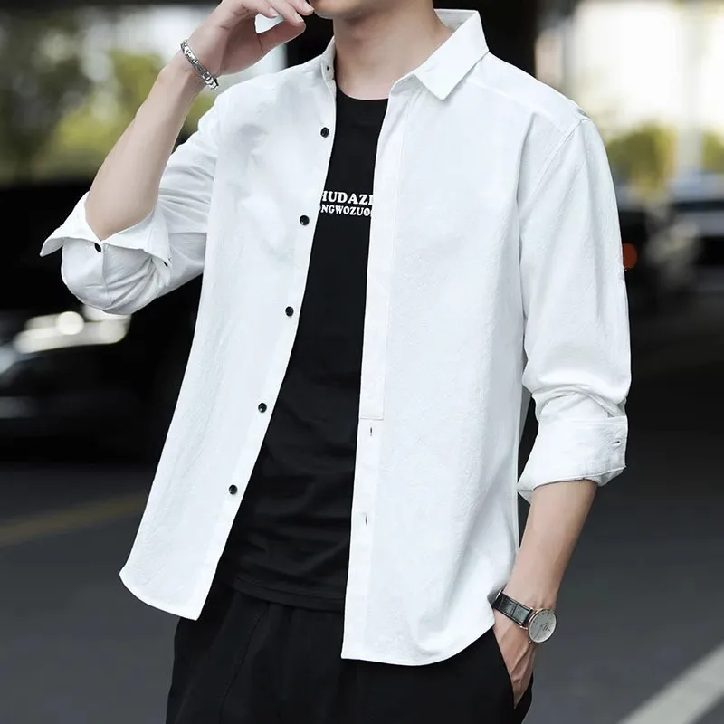 ゆったりとしたロング丈のメンズワークシャツ 春秋新作 スタイリッシュカジュアル ポリエステル繊維 若者向け デイリーウェア オフィスワークウェア