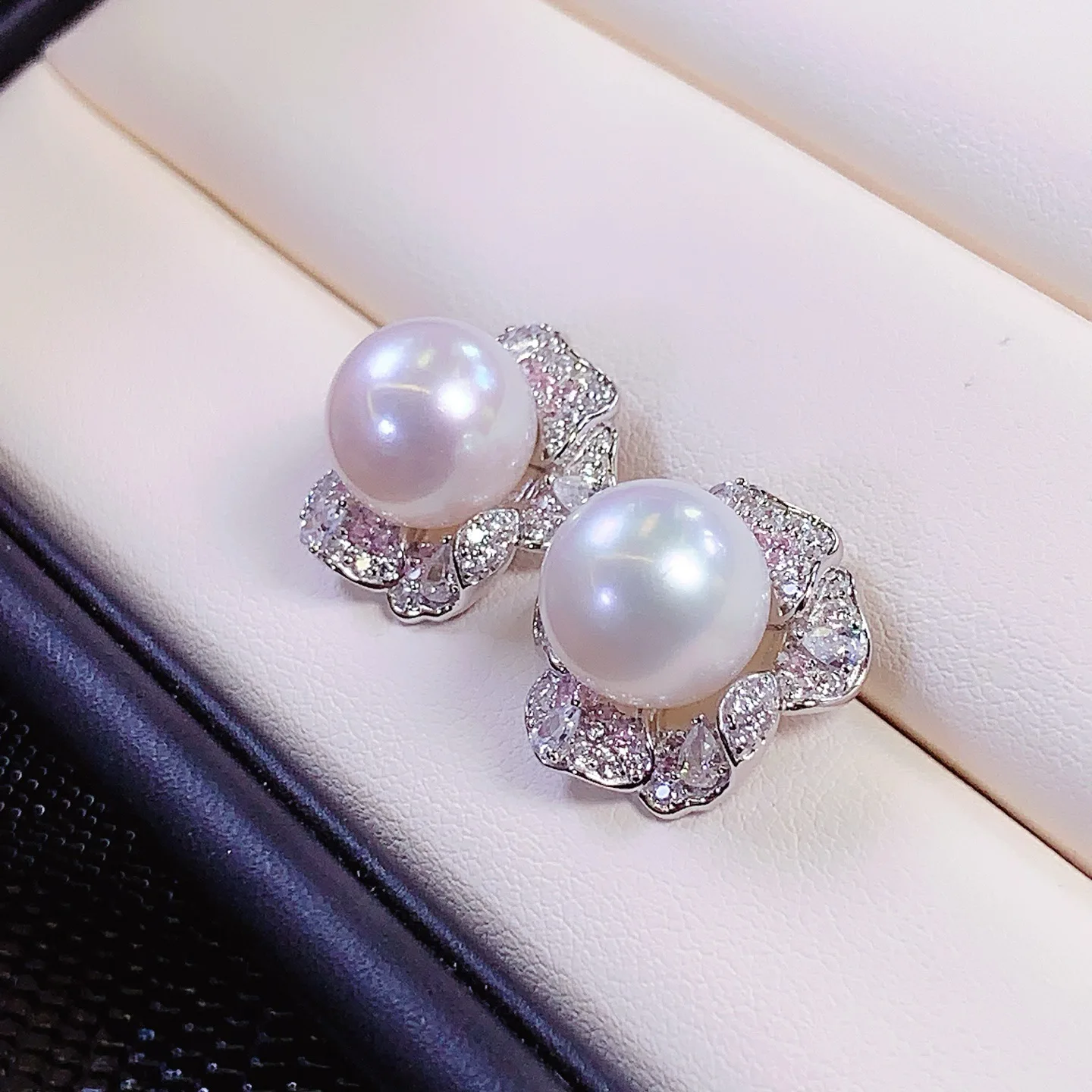 

Exquisite sparkling pearl AAAA10-11mm natural Japanese round pearl zircon inlaid earrings 925s