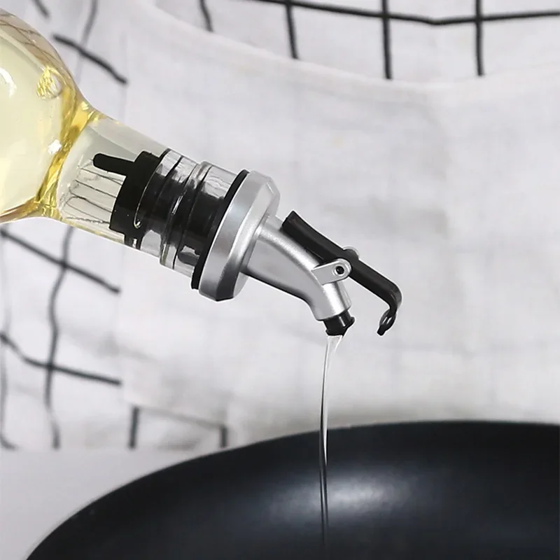 New Olive Oil Dispenser Sprayer Liquor Oil Bottle Stopper Lock Wine Pourers Flip Lock Plug Seal Leak-proof Nozzle Kitchen Tools