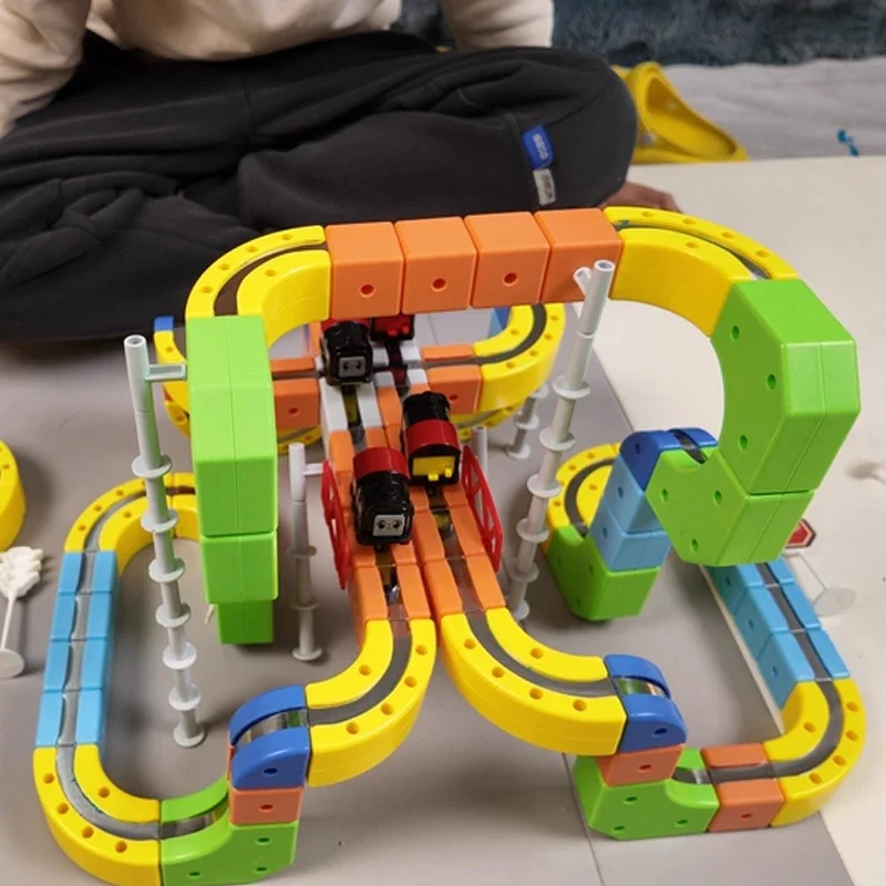 Elektromagnetyczny pociąg na szynach Montessori Zabawka DIY Magnetyczna konstrukcja szynowa Rozwój mózgu Zestaw edukacyjny Prezent świąteczny dla dzieci
