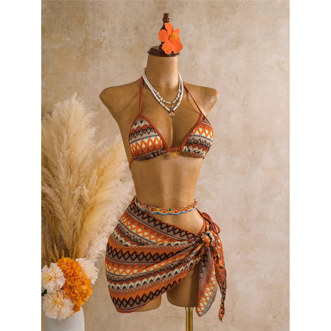 Bedruckter Bikini mit Sarong-Oberteil, Damen-Badeanzug, dreiteiliges Bikini-Set, gepolsterter Badeanzug, Badebekleidung, Modell V8332. – Detail 14