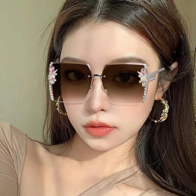 Fashion Oversized Square Sunglasses Women Luxury Brand Vintage Rimless Sun Glasses Diamond Decoration Eyeglasses UV400 Gafas