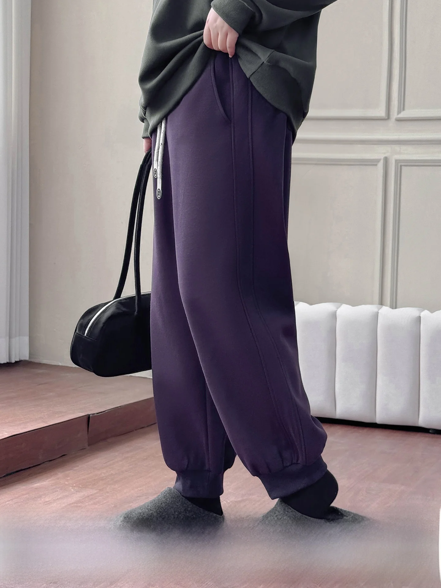 

Женские модные спортивные штаны в американском стиле больших размеров, осень-зима, свободная эластичная талия, вышивка букв, фонарь, спортивные манжеты...