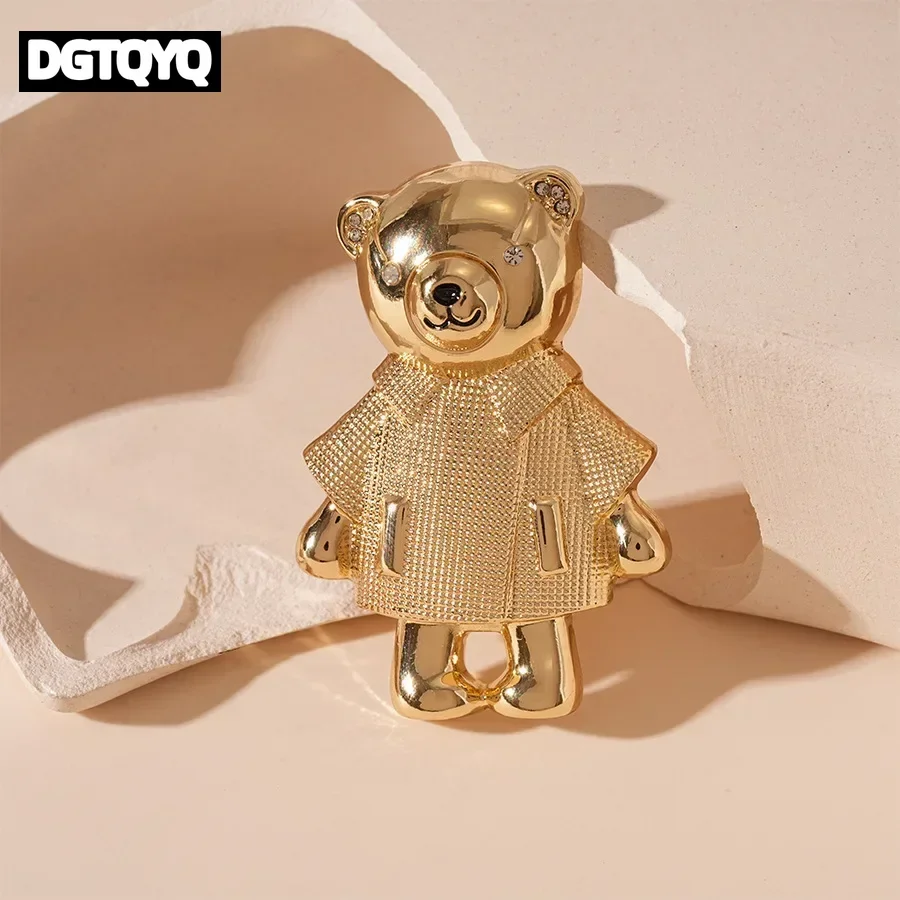 Letter M Bear Brooch Pin for Women Light Luxury Inlaid Rhinestone Brooch Women's Men's Fashion Suit Badge Accessories for Party