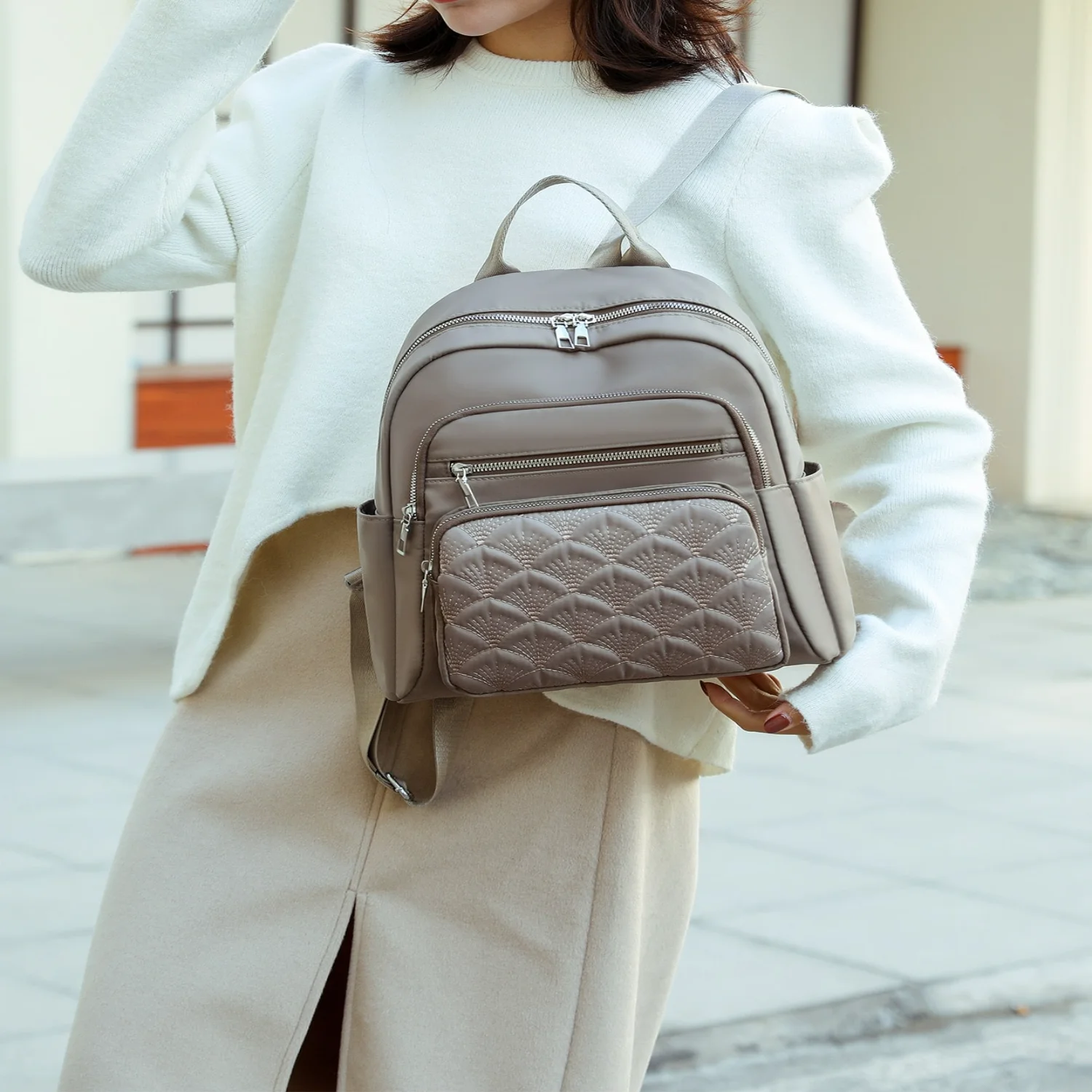 Mochila de moda para mujer que combina con todo