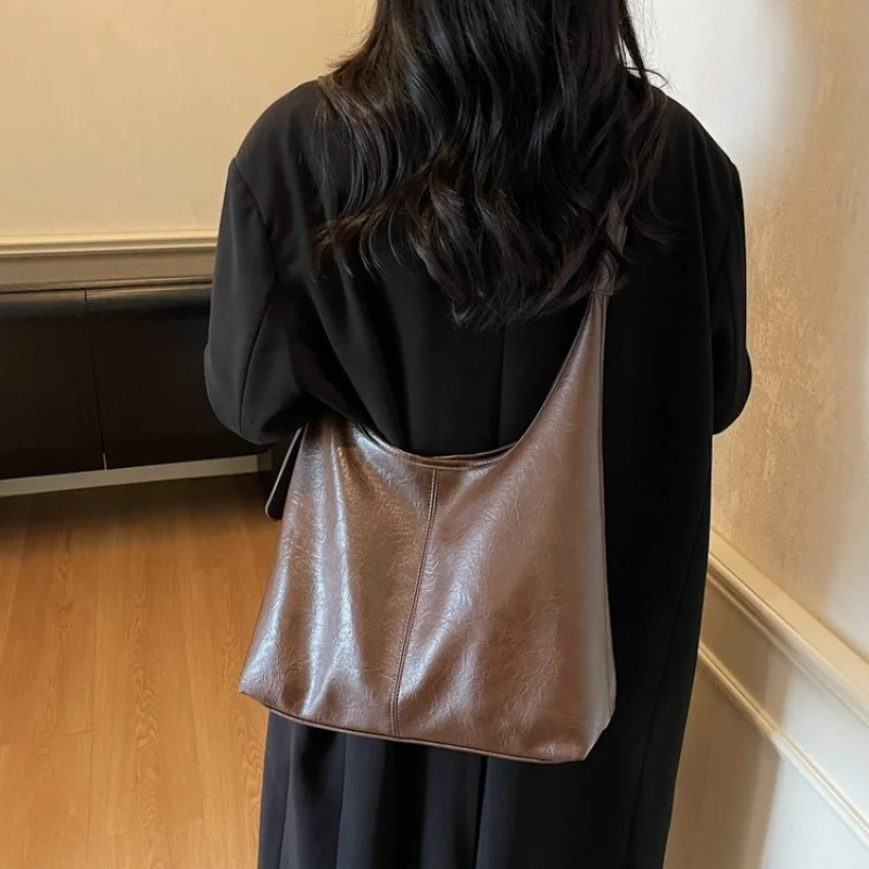 

Women's Handbag Made Of Bobcat-Print Leather Boasting Casual Iceland High-End Lasting Spacious Look