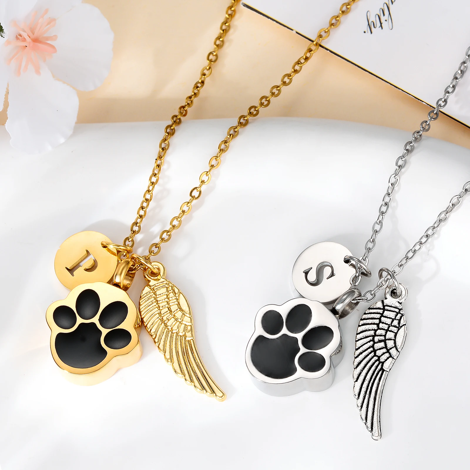 Pingente de urna com impressão de pata, colar com letras iniciais de aço inoxidável, formato de letra, para cães e gatos, lembrança para pets com asa de anjo