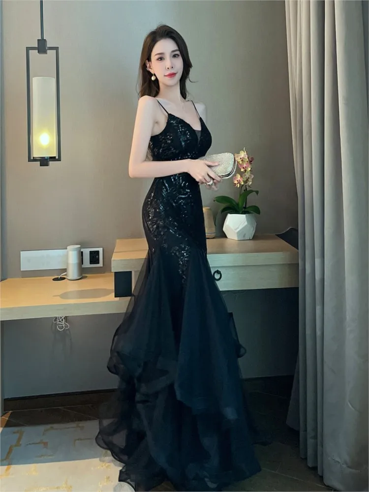 

A new style of light luxury and niche banquet host dress with fishtail