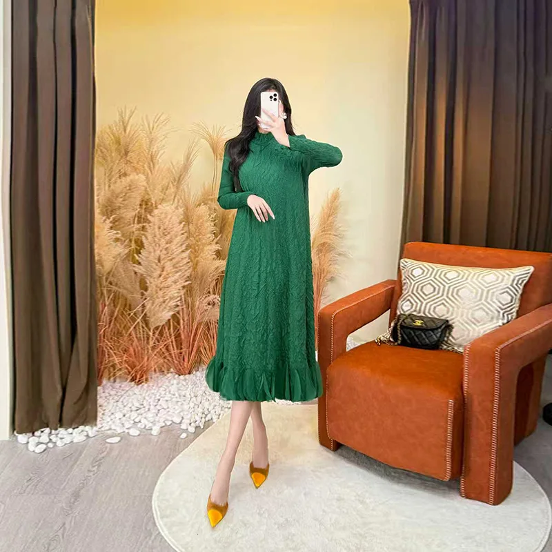 Miyake Fold 2025 automne/hiver nouvelle robe brodée avec rides mode couleur unie pétales haut de gamme longue robe pour les femmes