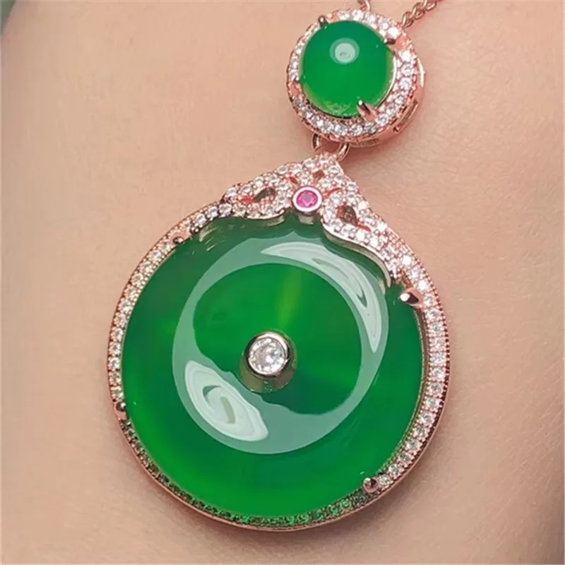 

Natural Green Chalcedony Hand-carved Safe Buckle Pendant Fashion Jewelry Men and Women Green Agate Necklace