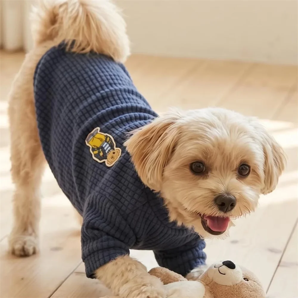 1PC T-shirt pour chien en tricot gaufré avec patch brodé, sweat à capuche doux et chaud pour animaux de compagnie, vêtements respirants pour chats et chiens