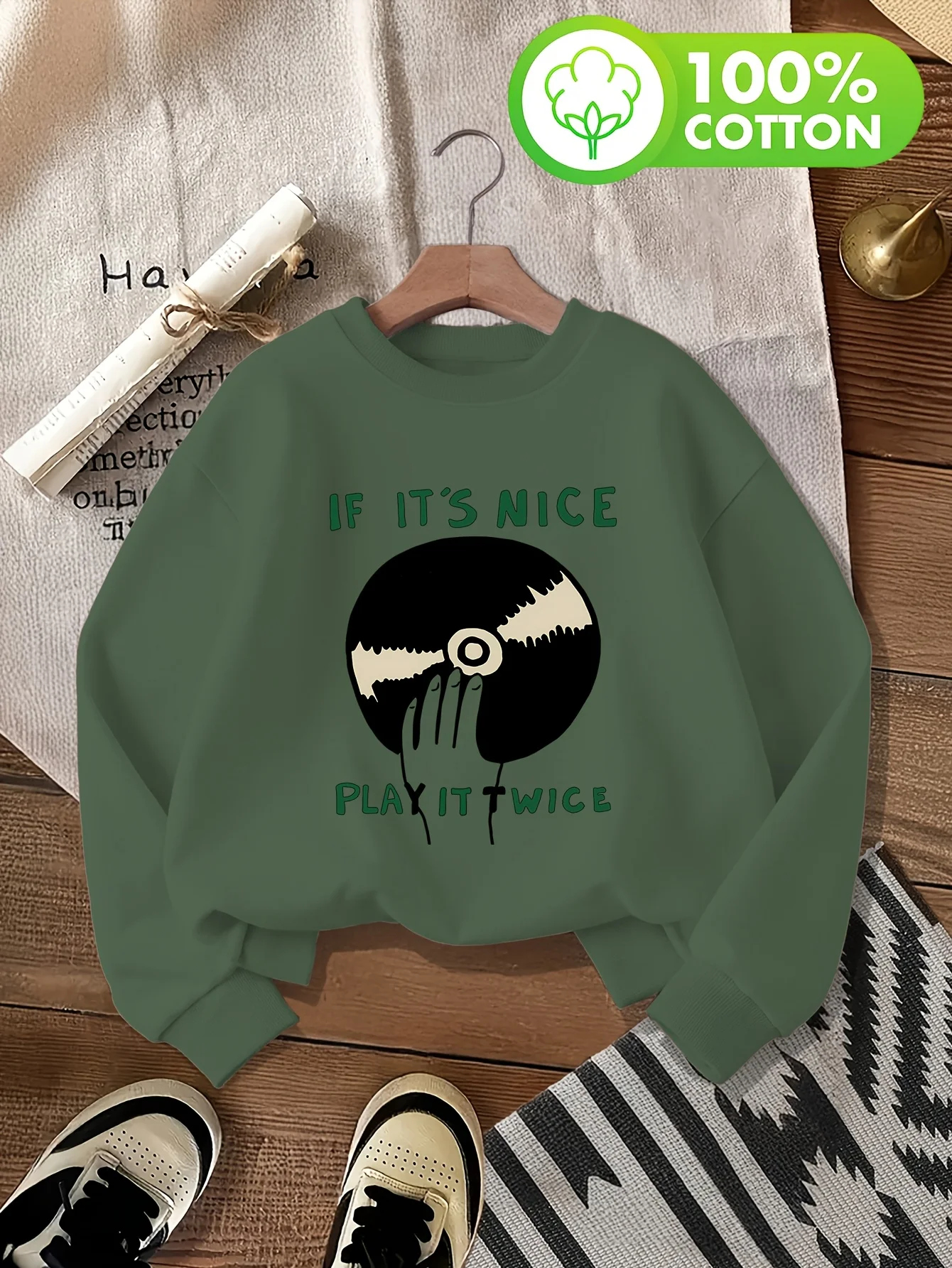 유머러스한 텍스트가 있는 타겟 로고 스웨트셔츠는 가을 겨울에 따뜻하고 편안하며 가을과 겨울 모두에 적합합니다.