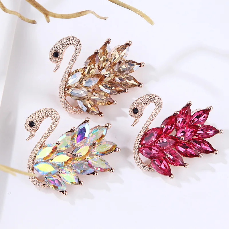 Korean Fashion Cute Alloy Crystal Swan Brooch Pins Female Elegant Rhinestone Bird Animal Casual Party Office Brooches for Women