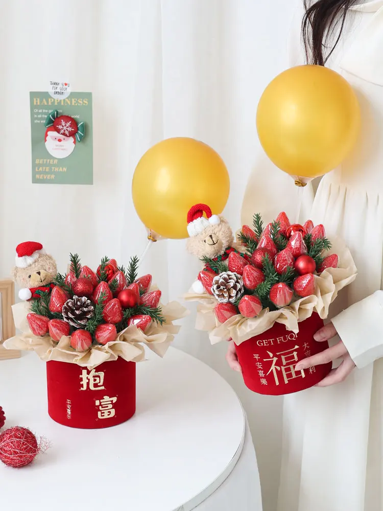 

Набор для творчества: букет из цветов и клубники с медвежонком-куклой ручной работы ко Дню святого Валентина. Практичный подарок на день рождения для девушки.