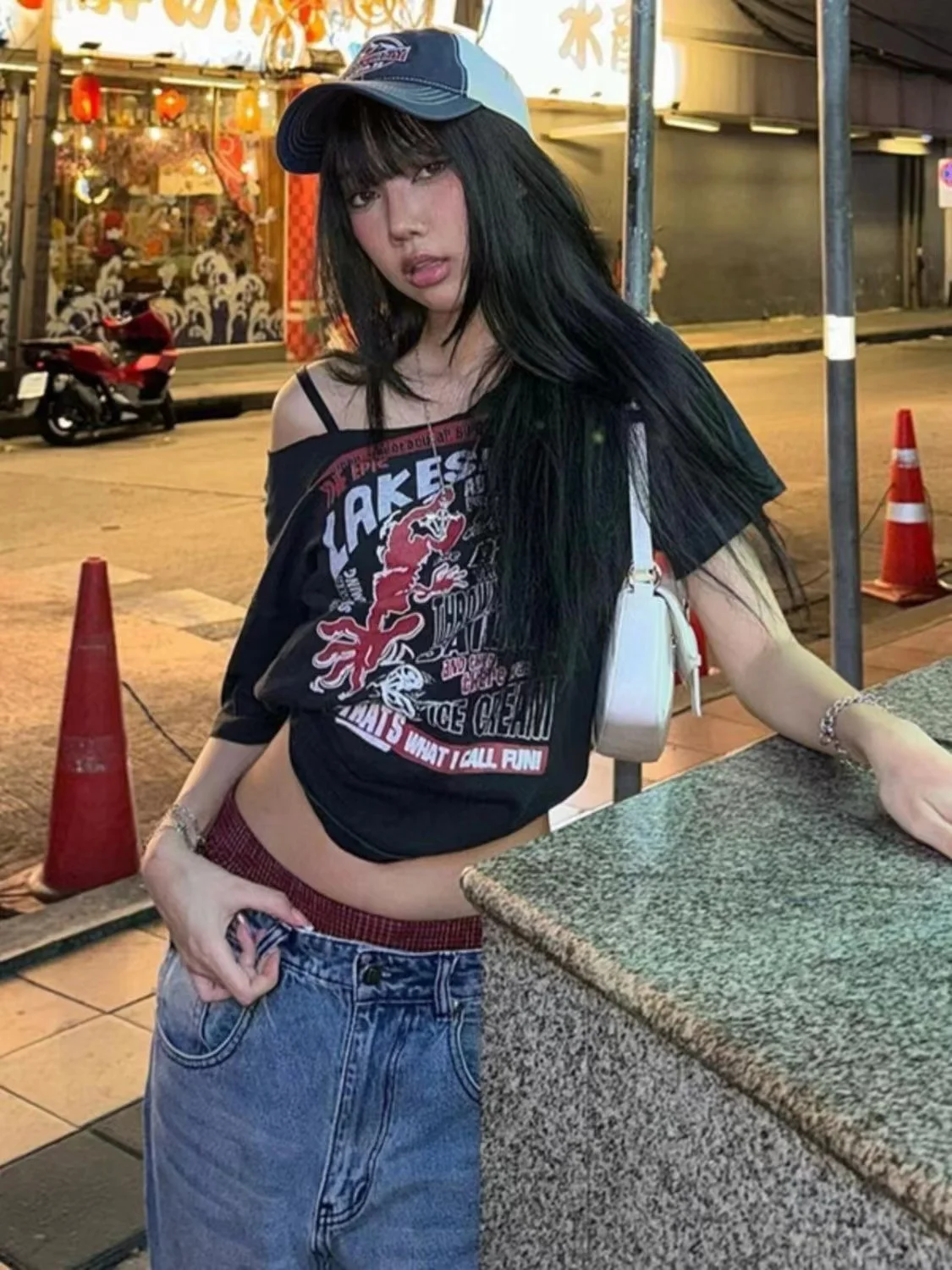 Atasan kasual Satu bahu gaya anak perempuan, atasan kasual kartun retro fesyen jalanan tinggi lengan pendek, Harajuku hip hop baru