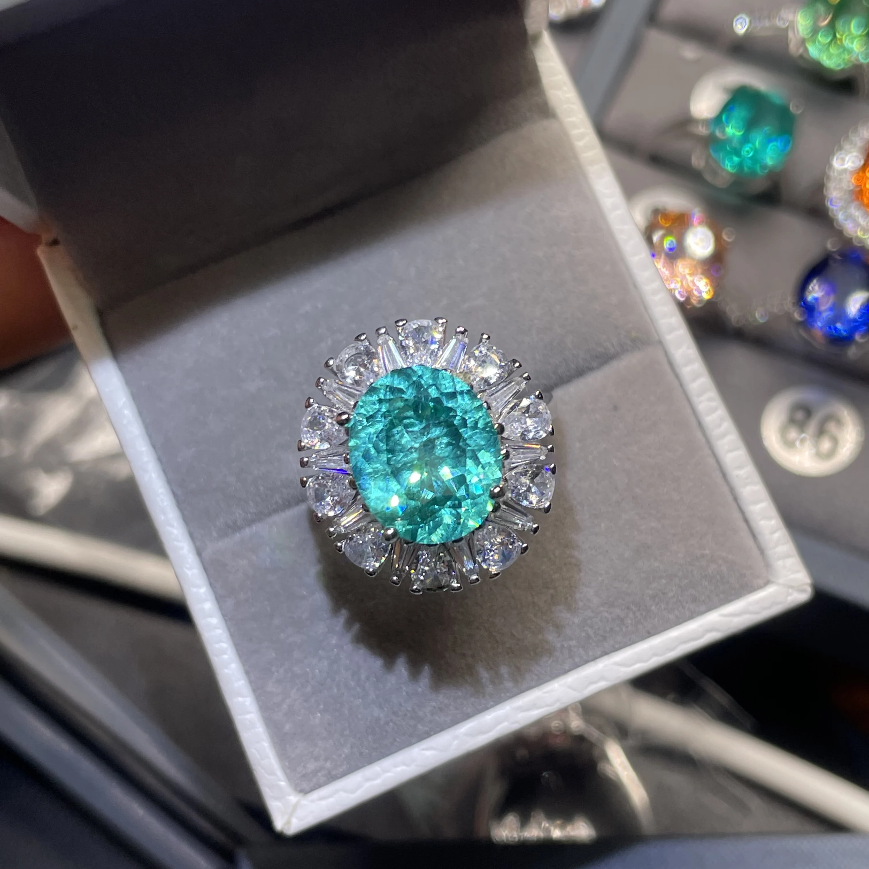 Paraiaba 8ct pure silver ring - A brand-new design, luxurious inlay, exquisite jewelry, essential for ladies