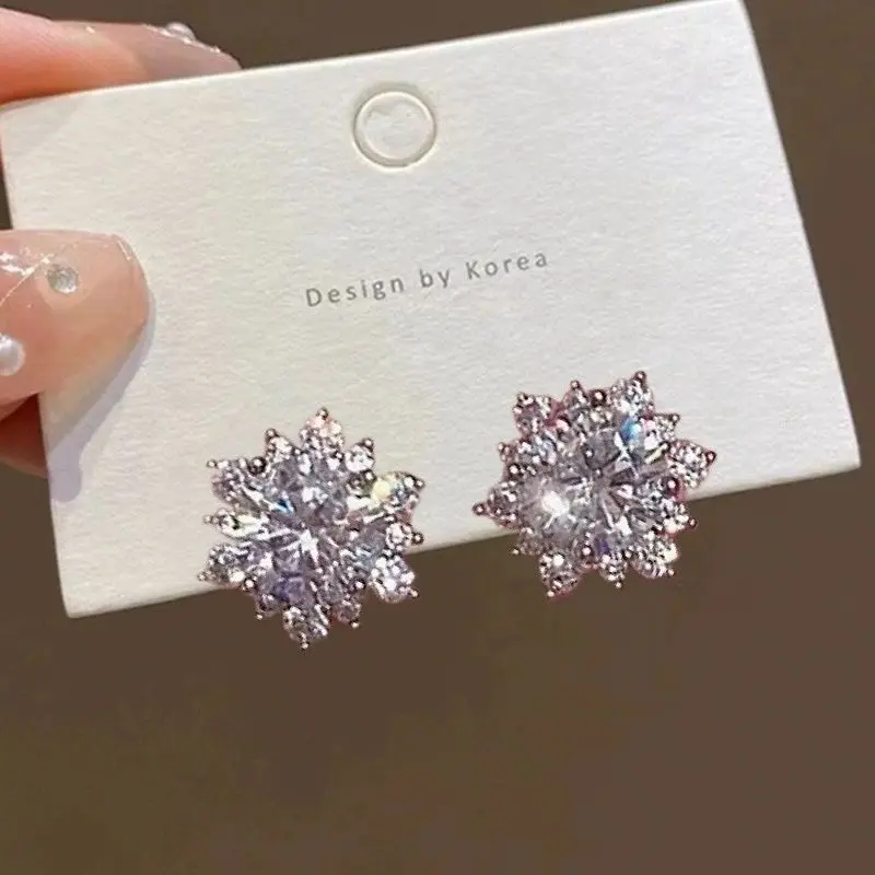 Cute Female Clear Crystal Snowflake Stud Earrings Golden Silver Color Small Earrings Exquisite Jewelry For Women Christmas Gift