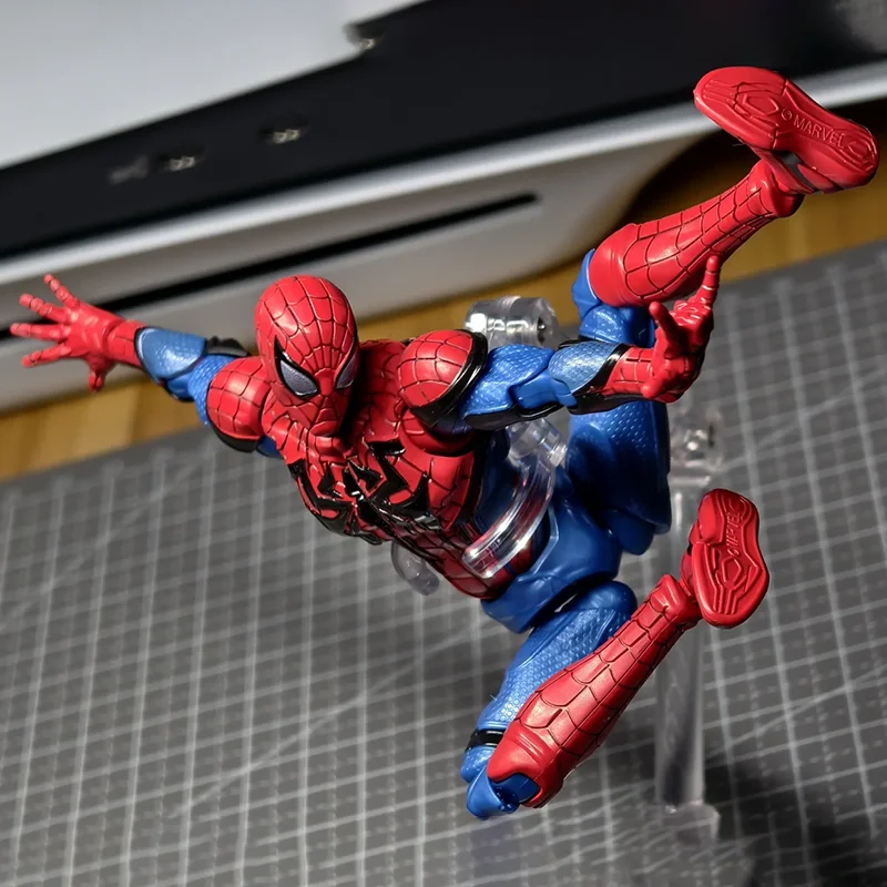 

Конструктор Blokees Marvel Rivals: Коллекционная фигурка Человека-паука и Венома (класс Чемпион), с подвижными суставами, для сборки