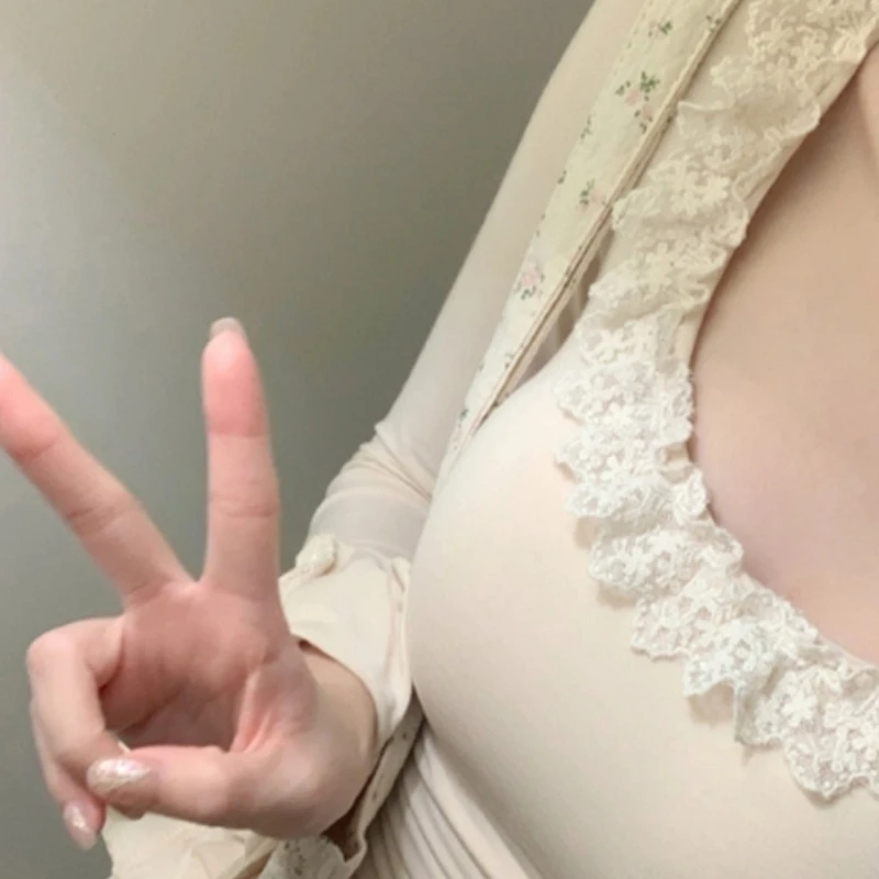 

Осенняя корейская темпераментная кружевная вставка с U-образным вырезом и расклешенными рукавами, тонкая футболка для женщин