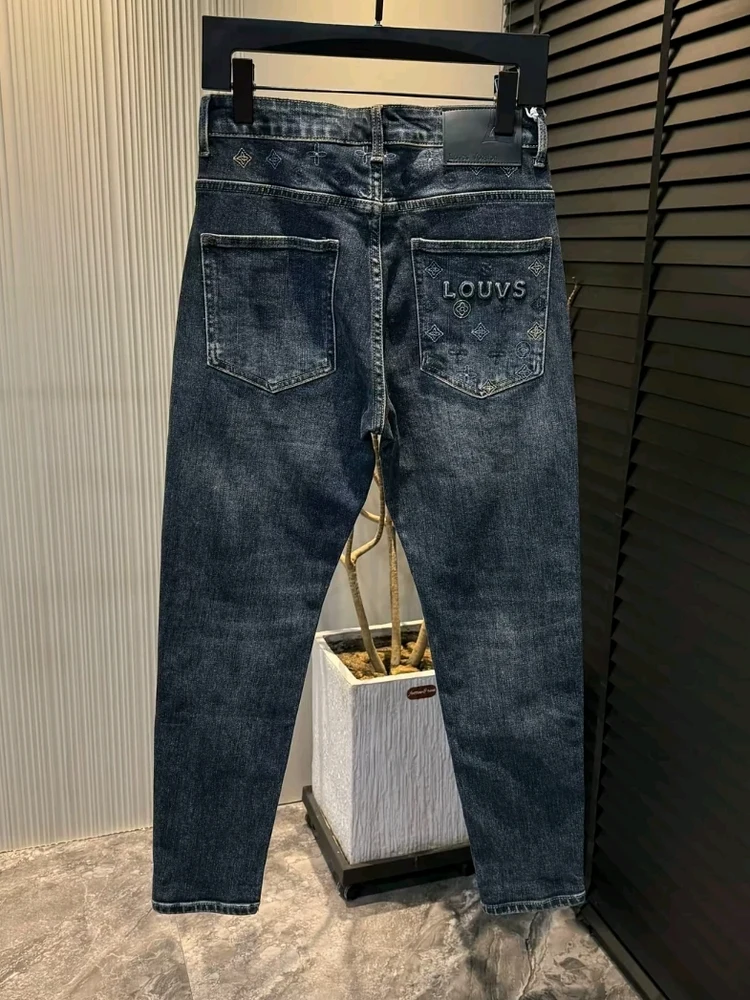 

Высококачественные модные мужские джинсы: универсальные, трендовые, осенне-зимняя новинка, комфортная посадка, классический фасон, молодежные, популярные.