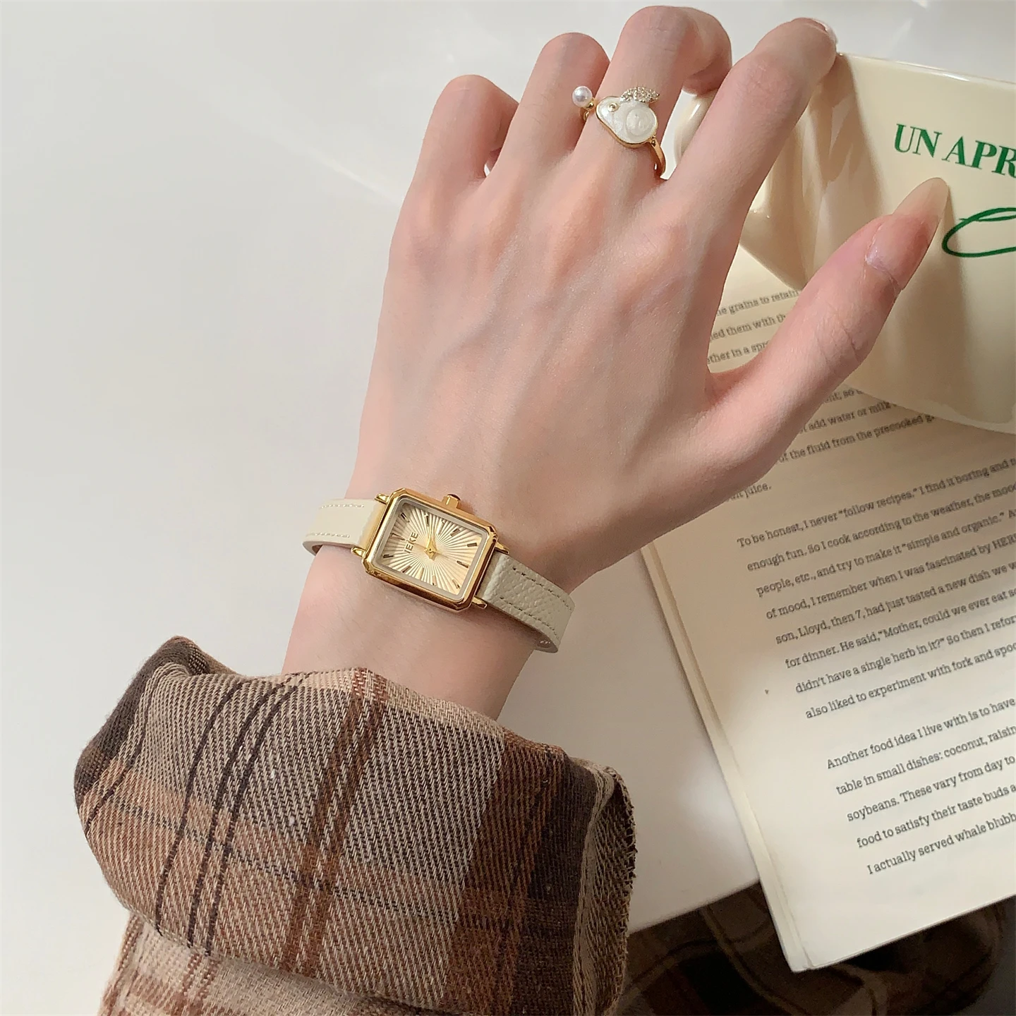 Classic high aesthetic temperament square thin strap watch for women, simple and exquisite quartz watch for women