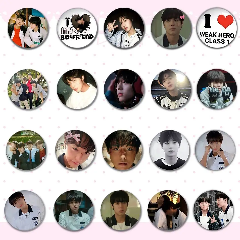 W-Weak Hero Class 1 شارات شارات دبابيس مستديرة كرتونية على ظهره سترة أزرار أكريليك دبابيس جمع الهدايا #1