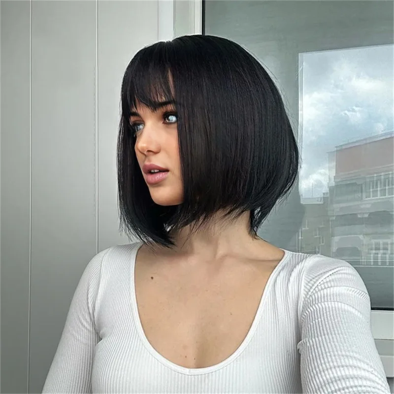 Women\'s Short Black Straight Bob Wig with Bangs,  Short Hair Wig, Cute Synthetic Wig for Cosplay, Everyday, Halloween 12 inche