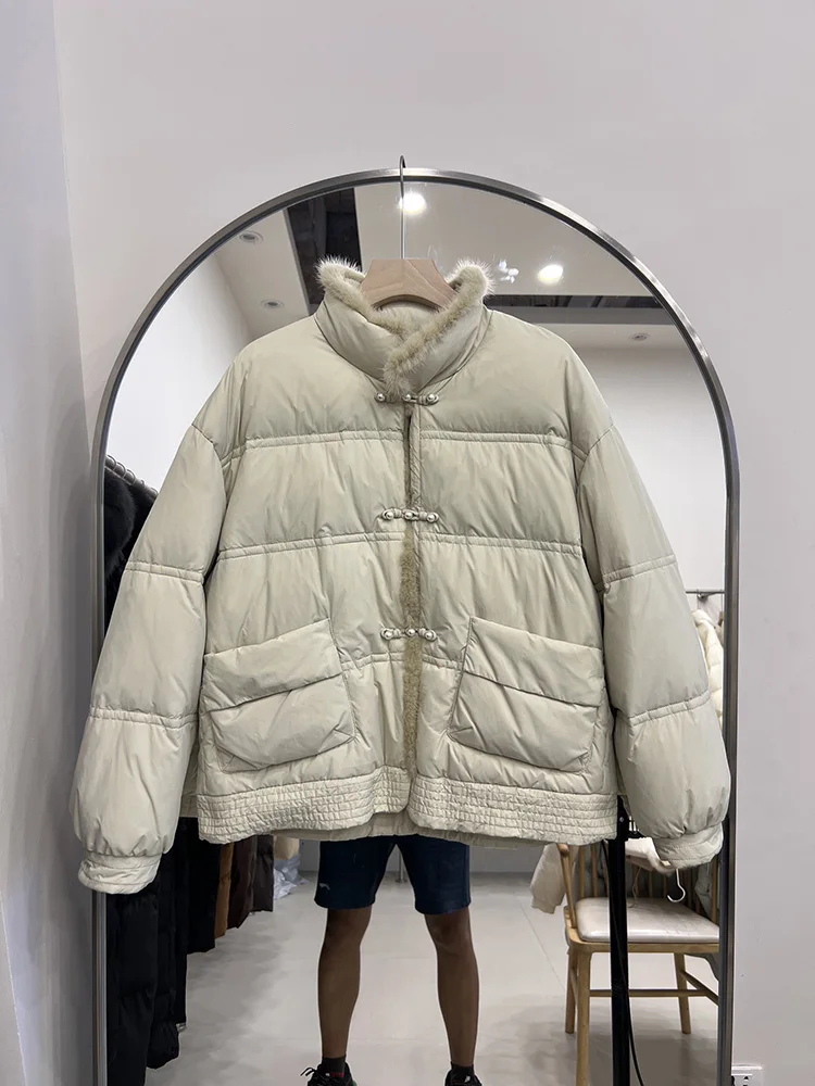 النمط الصيني الجديد الوقوف طوق مشبك فرو المنك الأبيض بطة أسفل سترة الشتاء المرأة الجديدة أنيقة بلون أسفل معطف