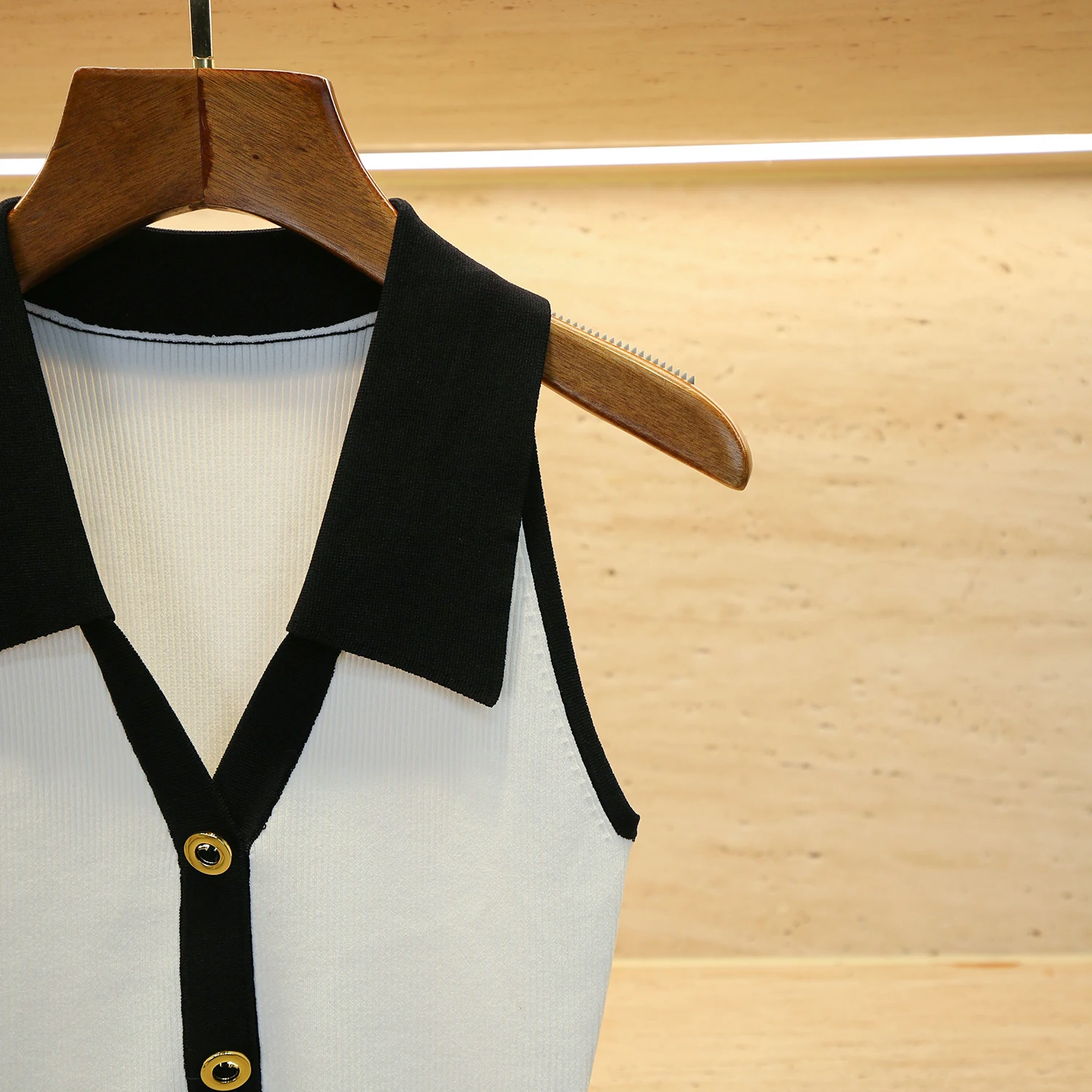 

Casual Versatile Slim Fit Knitted Vest Top Summer Collection by Nan You High End Women's Faion Turn down Collar Tank Top