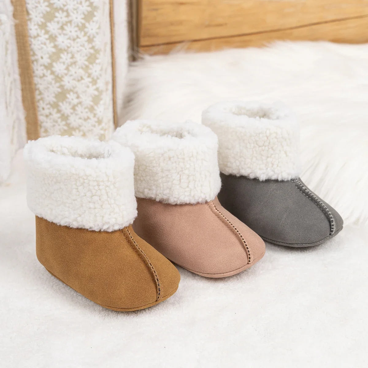 

Newborn Winter Classic Baby Plush Boots Warm Plush Soft Sole Indoor Shoes Baby Boys Girls First Toddler Shoes 0-18M
