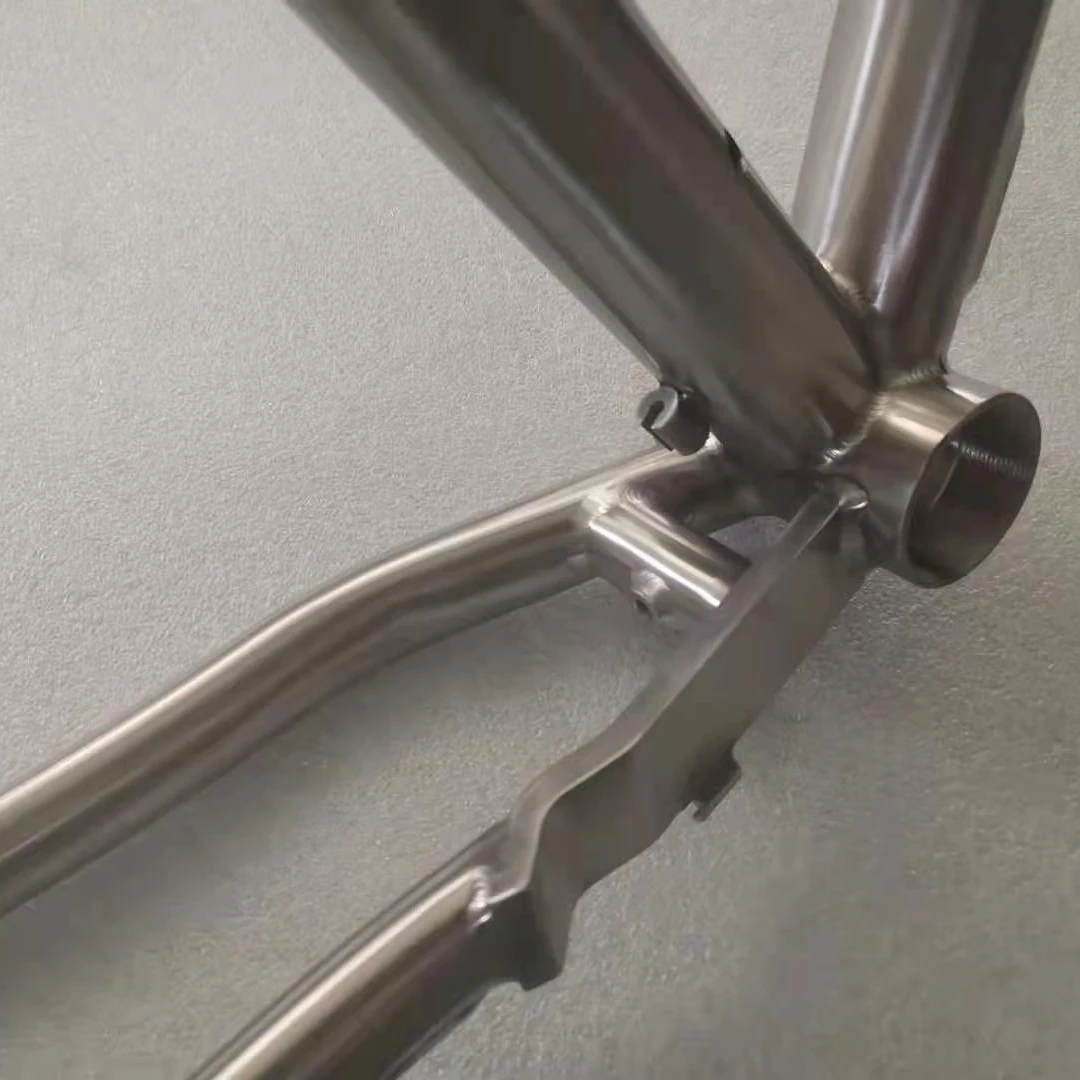 China Manufactured Titanium Racing Bike Frame for Road Bicycles 5-Year Warranty Lightweight 1.5kg
