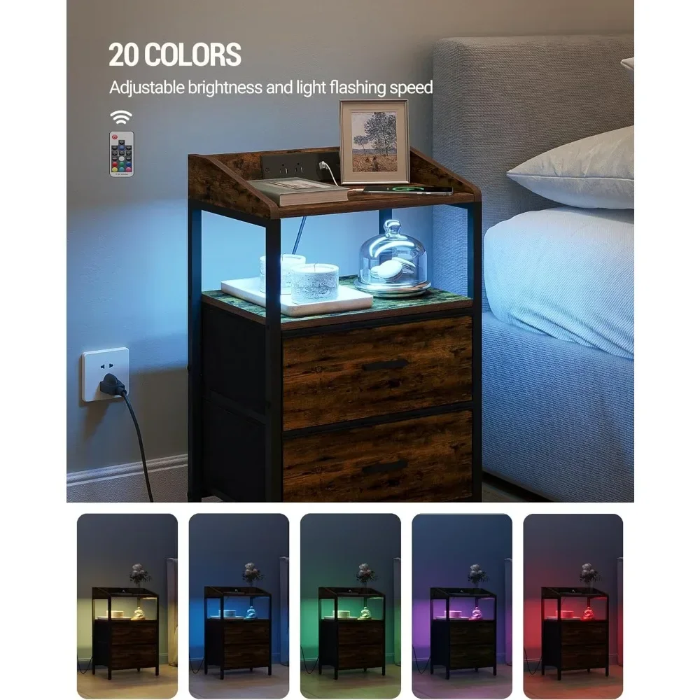 Nightstands com luzes LED e estação de carregamento, mesa final, 2 gavetas de armazenamento de tecido e prateleiras, mesa lateral moderna, conjunto de 2