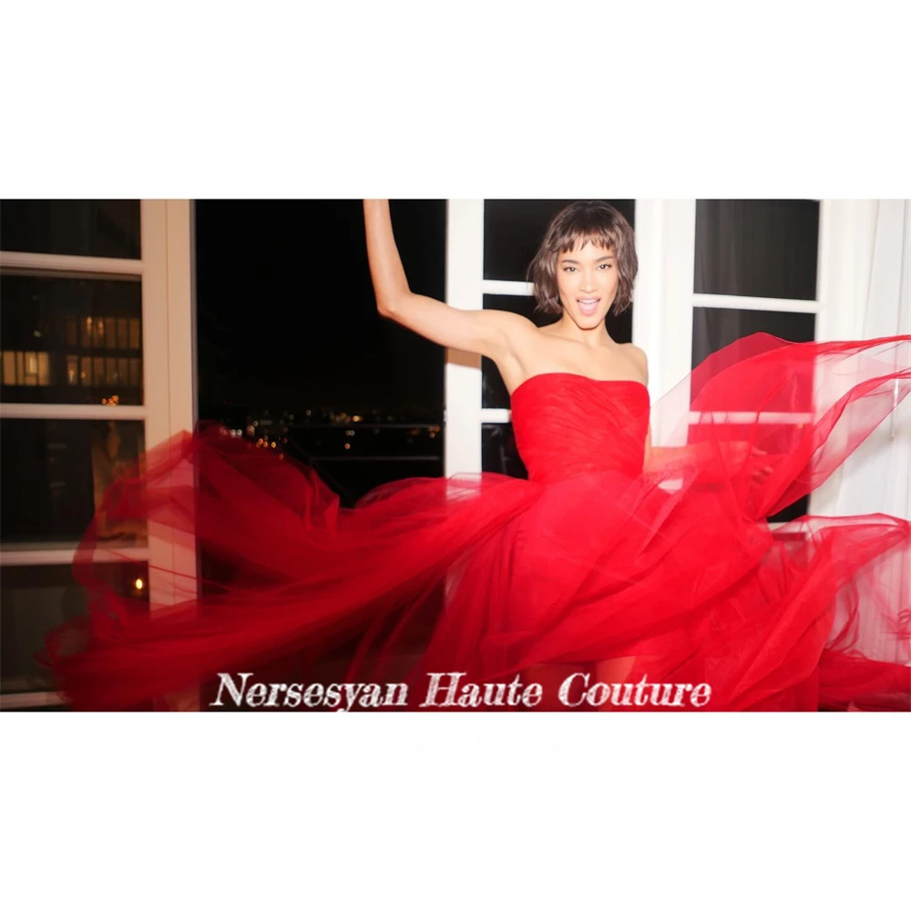 Nersesyan-Off Ombro Mini Backless Prom Dress com Trem de Tule, Vermelho Sexy Vestidos De Noite, Celebrity Party Gowns, Plissados Vestidos, Celebridade