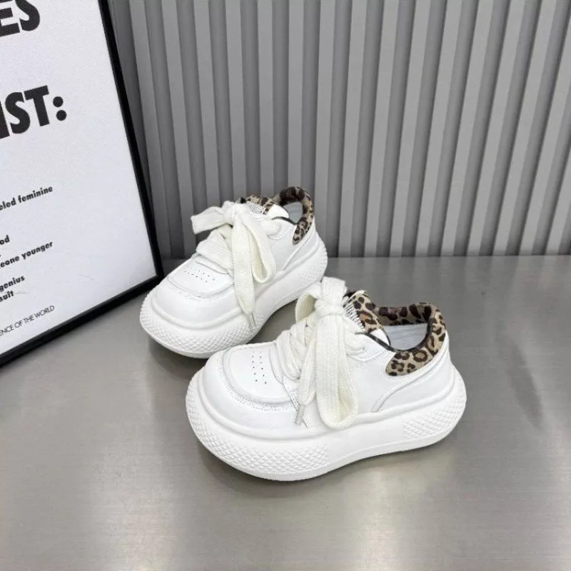 Women Kawaii Leopard Back Chunky Platform Bread Sneakers, Round Toe Lace Up Thick Sole White Casual Shoes for Streetwear
