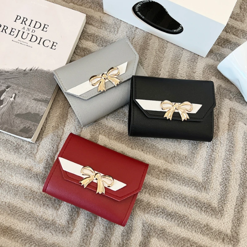 Dompet Kulit PU Pita Lucu – Dompet Koin Pendek Lipat Wanita – Tempat Kartu Ramping & Kopling Fashion