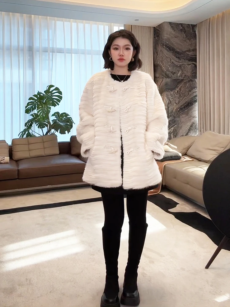 

Мягкая пушистая верхняя одежда Cloud Sensation, индивидуальное универсальное теплое пальто Yang's Sle Thousand Layer Snow Tower MEQA4484, зима 2024