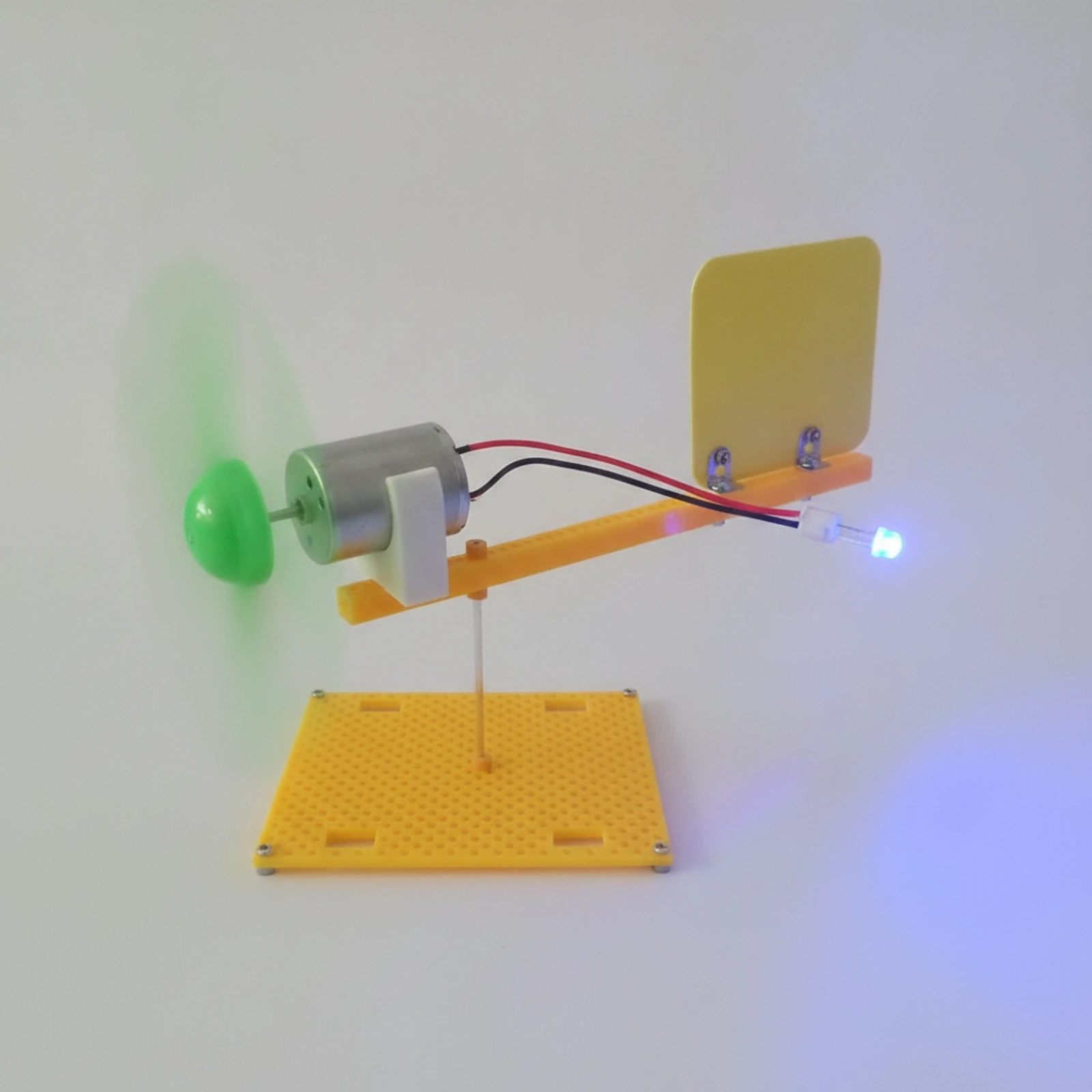 Wind Turbine Model DIY Wind Generator Model Generator with Propeller Educational Motor with Fixing Bracket STEM for Students