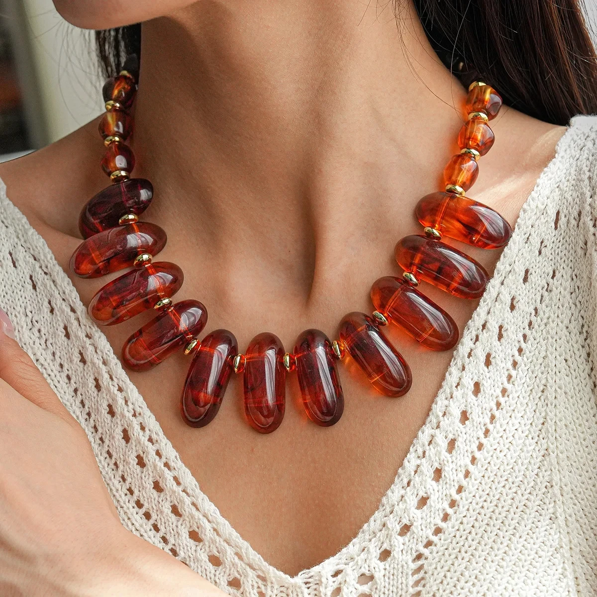 Vintage Maillard Acryl Unregelmäßige Perlen Halsband Halskette für Frauen Bernstein Harz Geometrische Anhänger Halsketten Trendy Winter Schmuck – Detail 9