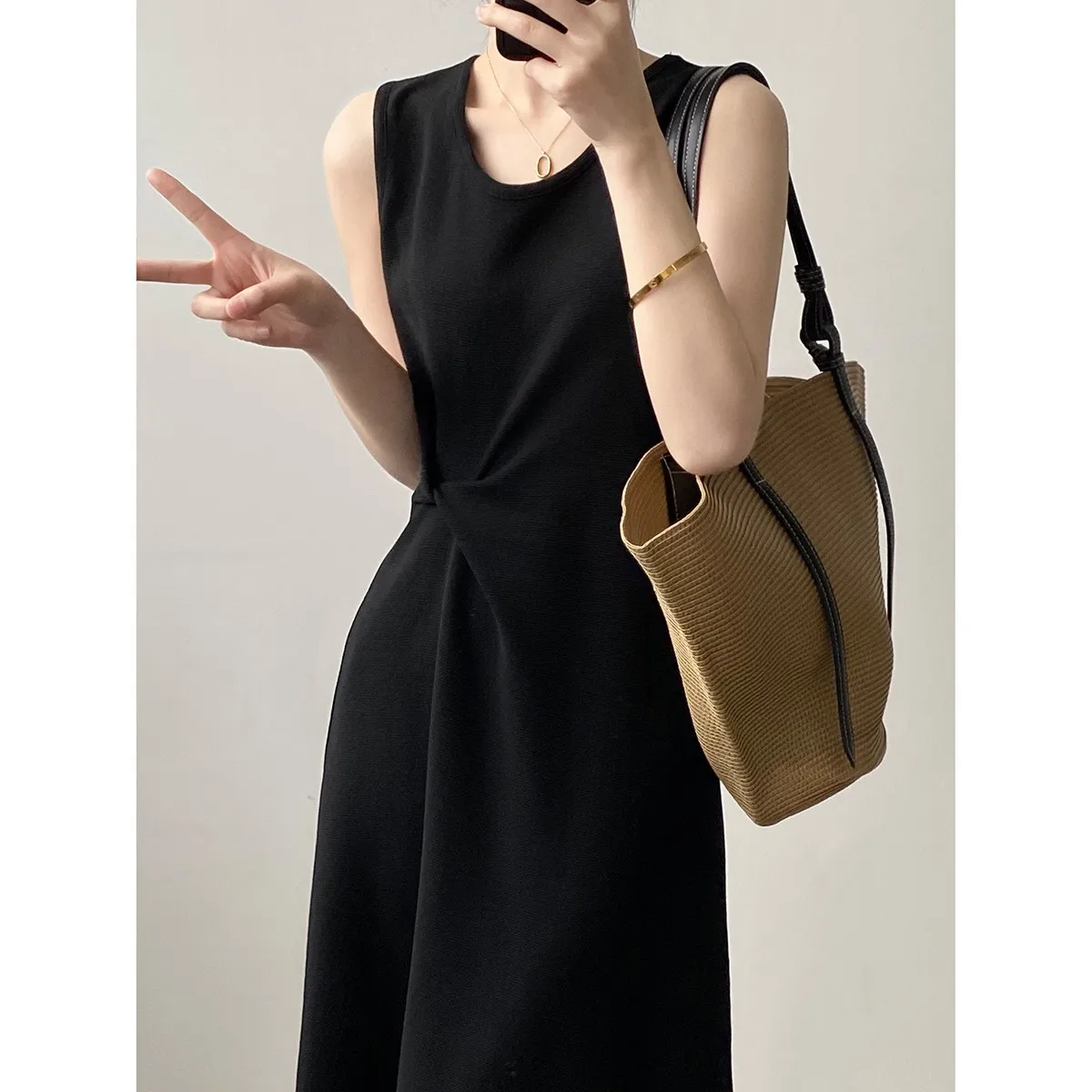 فستان يانشوانغ بدون أكمام بتصميم عقدة، فستان ميدي برقبة على شكل حرف U بلون سادة، تصميم صيفي جديد، فستان فضفاض غير رسمي بخصر م...