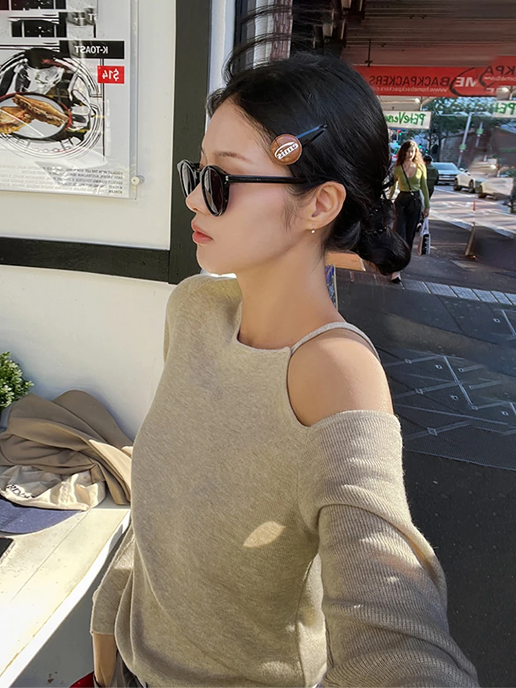 سترة محبوكة نسائية أنيقة للخريف، تصميم بسيط وفضفاض بأكمام طويلة، ياقة غير متماثلة بتصميم الكتف الواحد، مناسبة للارتداء اليومي