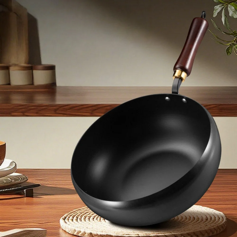 New Arrival Hand Forged Big Belly Iron Wok 24/26cm Uncoated Non Stick Mini Frying Pan Wood Handle For All Stoves