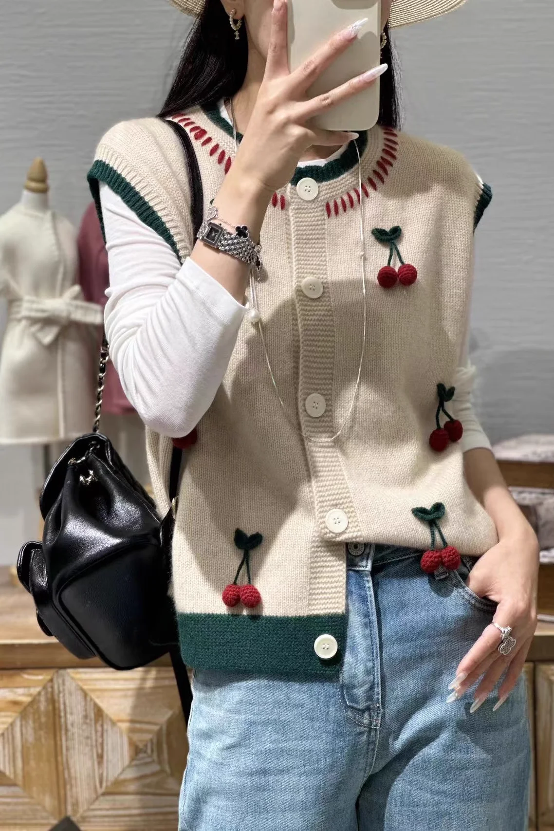 

Exquisite high-end soft waxy 100% cashmere single-breasted hand crocheted stereo cherry knit vest cardigan