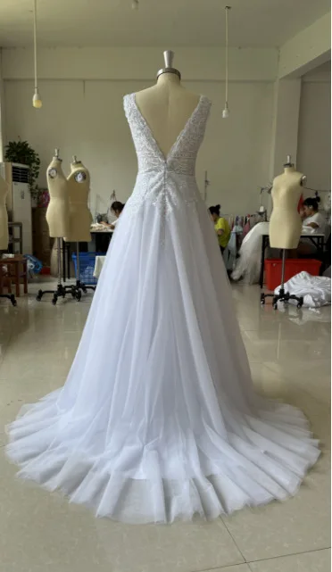 Robes De mariée en dentelle personnalisées, ligne a, col en v, avec des appliques en Tulle, 2025