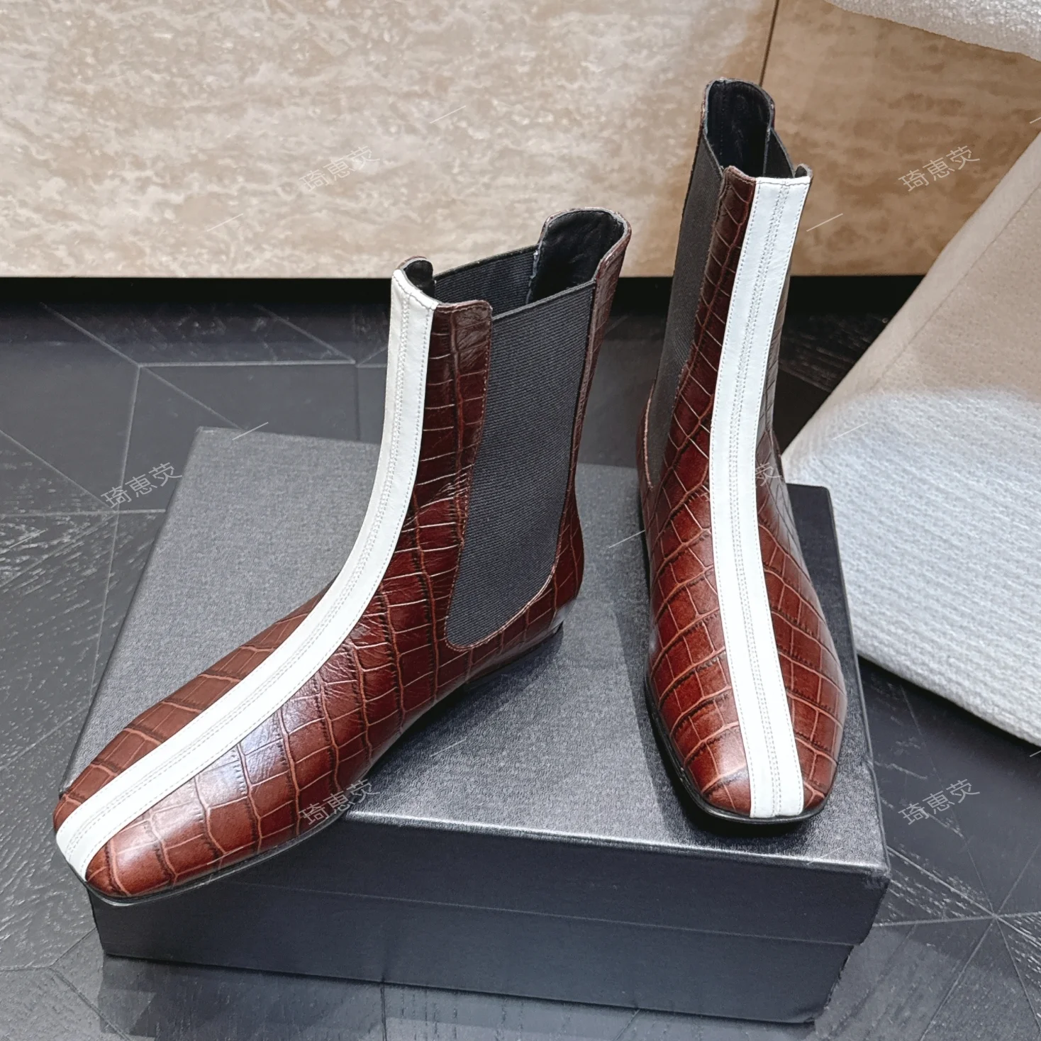 Early Winter 2026 New Color-Block Chelsea Ankle Boots  Square Toe Flat Sole Versatile Chic Fashion Boot for Commuting