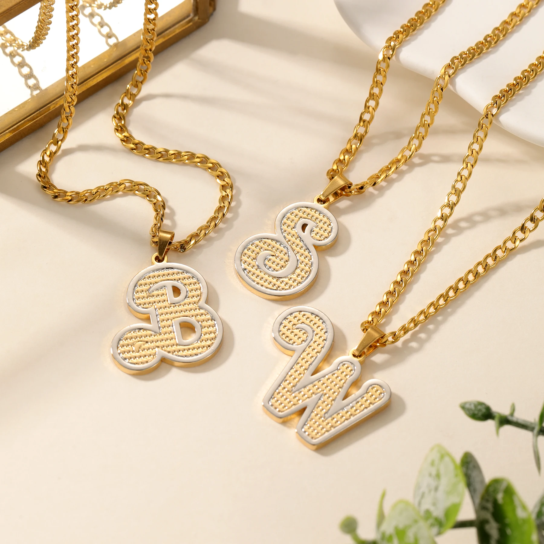 

Ожерелье с инициалами на заказ, подвеска с кислотным гравировкой, текстурированная поверхность, дизайн, позолоченная нержавеющая сталь 18 карат, минималистичный художественный подарок