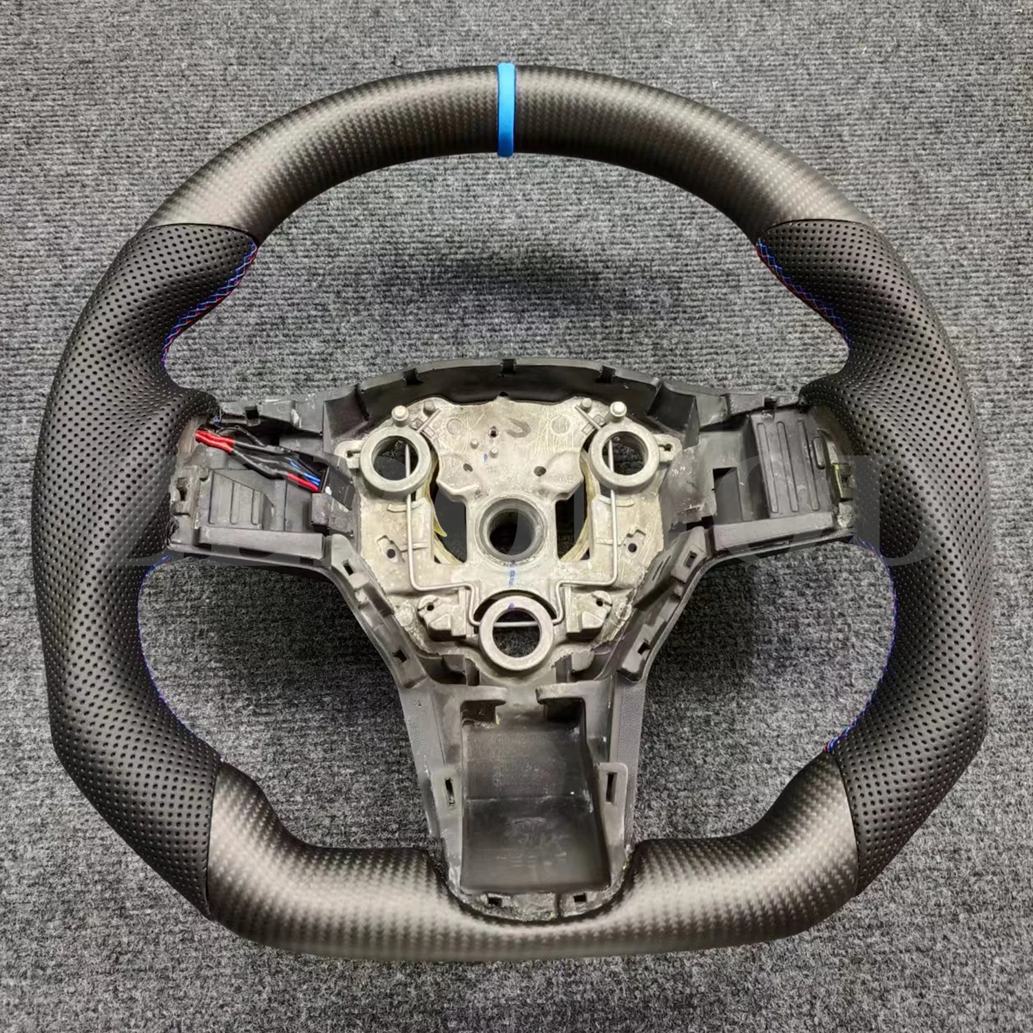 Carbon Fiber Leather Steering Wheel Suitable For Tesla Model 3 2016 2017 2018 2019 2020 2021 2022