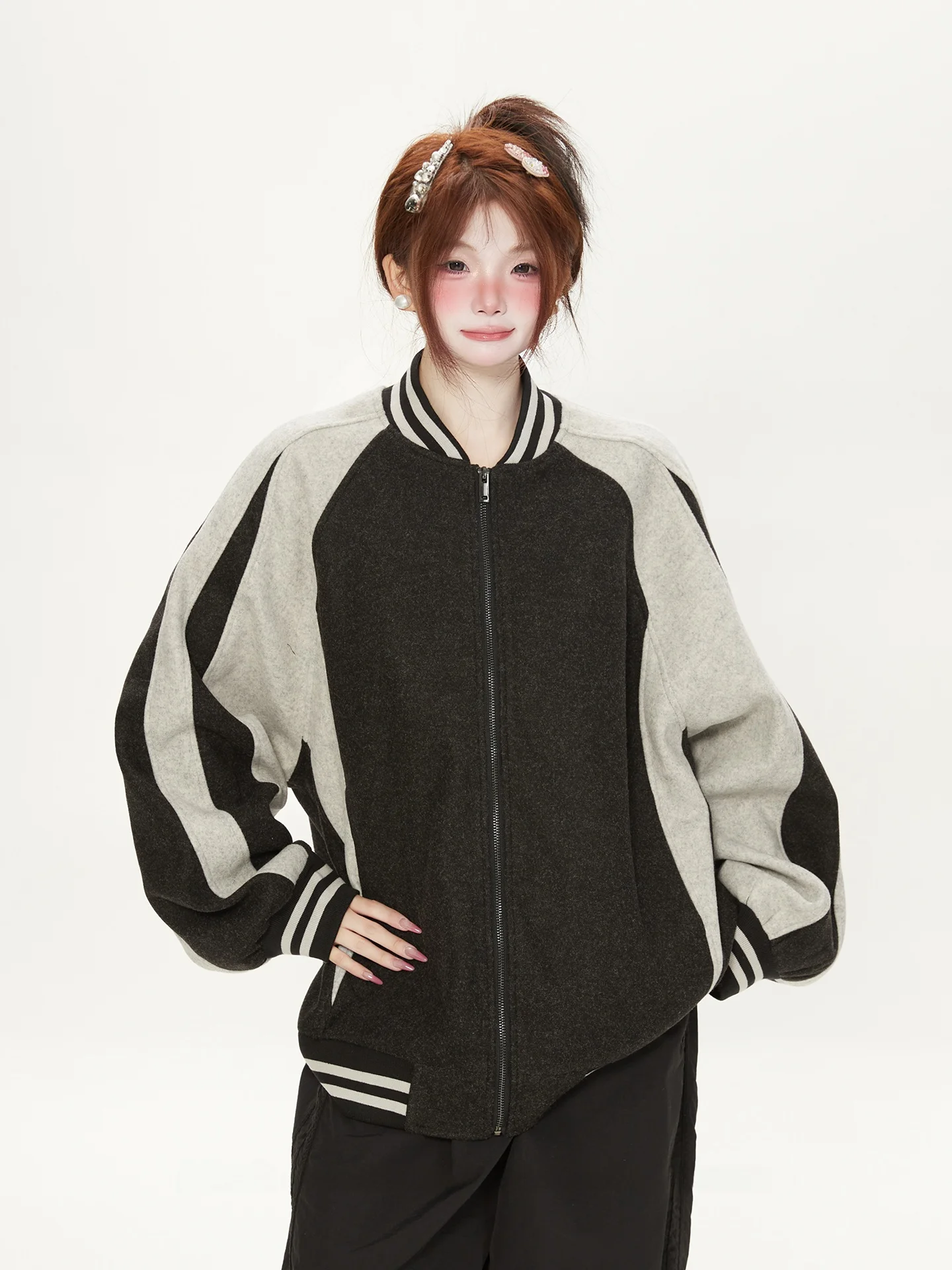 เสื้อแจ็คเก็ตเบสบอลผ้าวูลสไตล์อเมริกันลำลอง แต่งผ้าปะต่อหลากสี สำหรับผู้หญิง ฤดูใบไม้ผลิ ฤดูใบไม้ร่วง ทรงหลวม สไตล์คู่รัก แบรนด์แฟชั่น