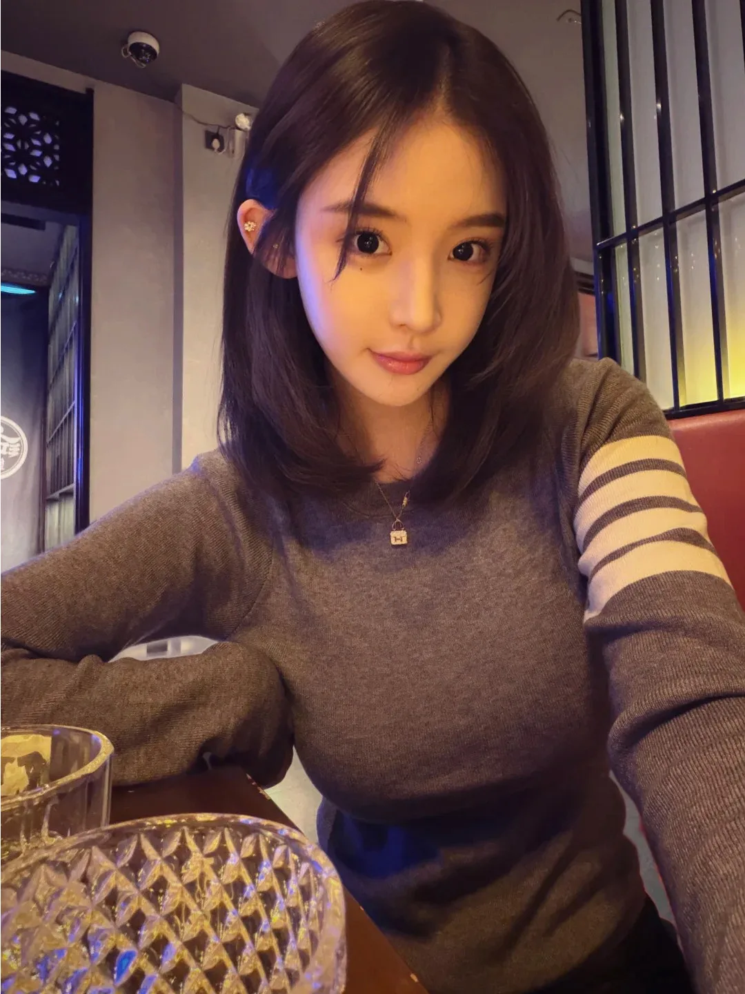 

Retro Striped round Neck Knitwear Women's Slim Fit Beautiful Sweet And Spicy Girl Top for Autumn Winter Commute Style